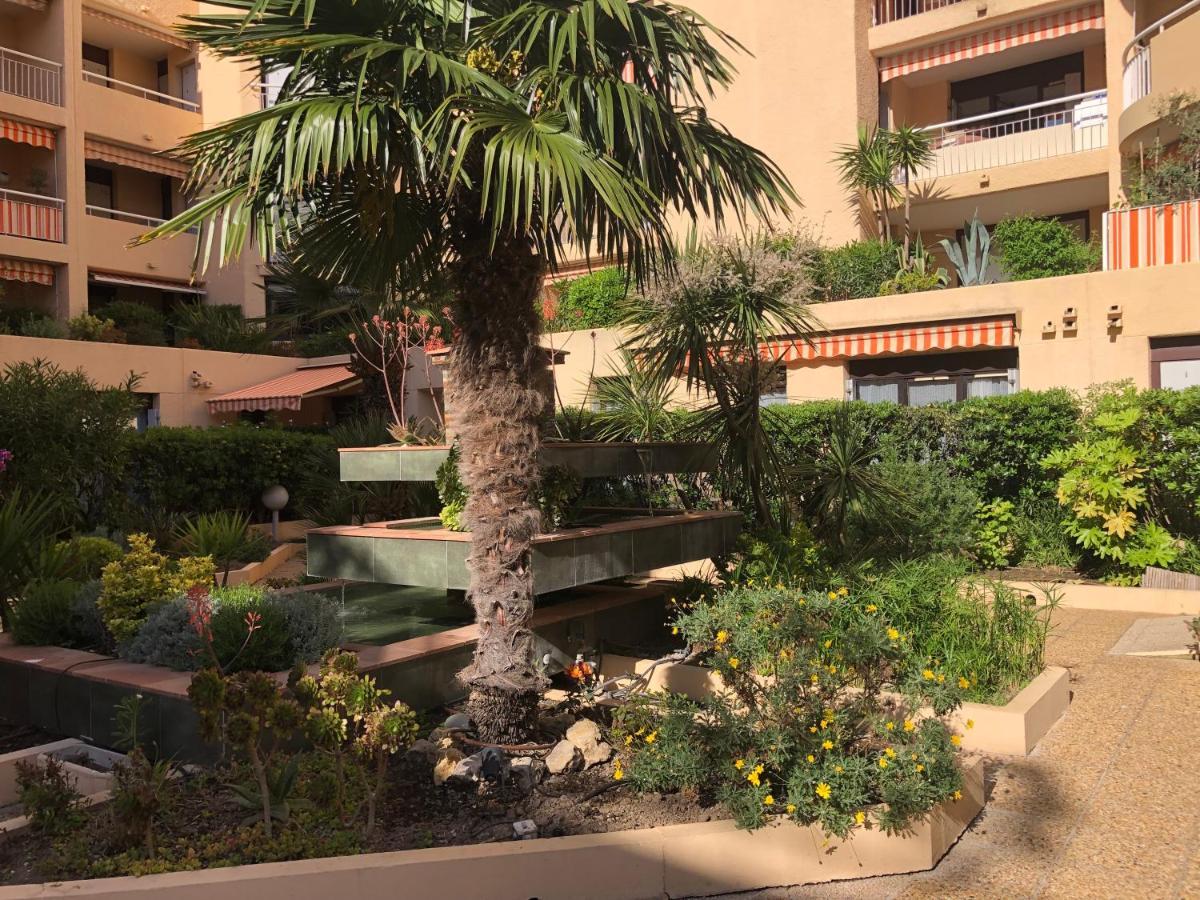 Un Grand Studio Face Au Port De Santa Lucia Saint-Raphaël Екстериор снимка